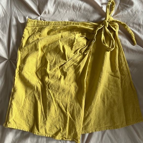 FASHION NOVA Yellow Knot Tie Skirt - Summer - Picture 2 of 2